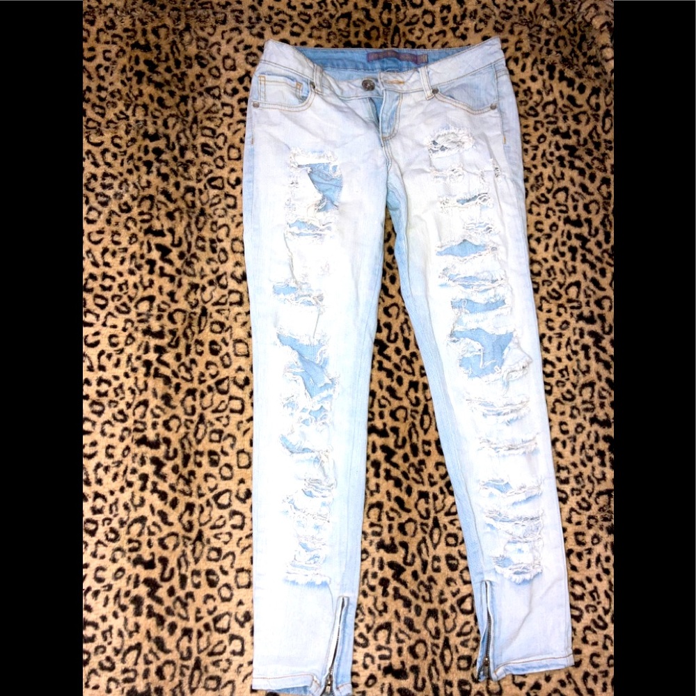 DISTRESSED SKINNY JEANS!